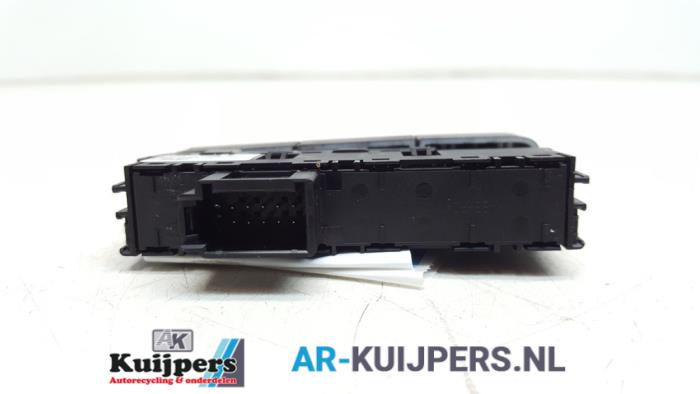 PDC switch from a Volkswagen Golf VII (AUA) 1.6 TDI BlueMotion 16V 2013