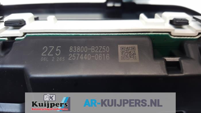 Cuentakilómetros de un Daihatsu Cuore (L251/271/276) 1.0 12V DVVT 2010