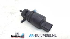 Used Windscreen washer pump Mercedes E 4-matic (W211) 5.0 E-500 V8 32V Price € 10,00 Margin scheme offered by Autorecycling Kuijpers