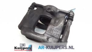 Used Front brake calliper, left Mercedes CLA (117.3) 1.6 CLA-180 16V Price € 40,00 Margin scheme offered by Autorecycling Kuijpers