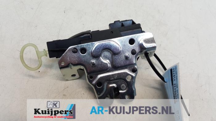 Tailgate lock mechanism from a Mercedes-Benz CLA (117.3) 1.6 CLA-180 16V 2018
