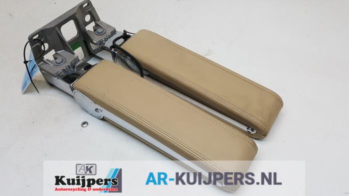 Begagnade Armstöd Volkswagen Phaeton (3D) 4.2 V8 40V 4Motion Pris € 75,00 Marginaltabell erbjuds av Autorecycling Kuijpers
