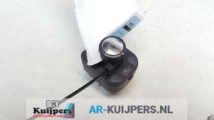 Używane Przelacznik lusterka Volkswagen Phaeton (3D) 5.0 V10 TDI 4Motion Cena € 15,00 Procedura marży oferowane przez Autorecycling Kuijpers
