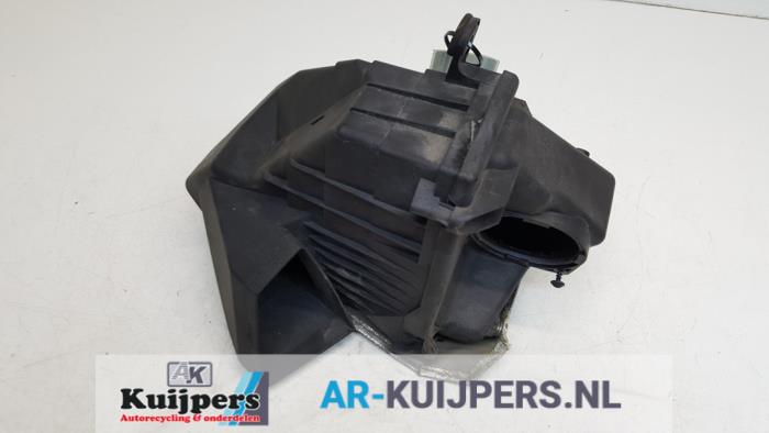 Begagnade Luftfilterhus Volkswagen Phaeton (3D) 5.0 V10 TDI 4Motion Pris € 35,00 Marginaltabell erbjuds av Autorecycling Kuijpers