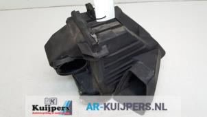 Używane Obudowa filtra powietrza Volkswagen Phaeton (3D) 5.0 V10 TDI 4Motion Cena € 35,00 Procedura marży oferowane przez Autorecycling Kuijpers