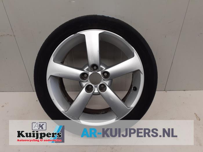 Wheel + tyre from a Saab 9-3 II Sport Sedan (YS3F) 1.8t 16V 2004