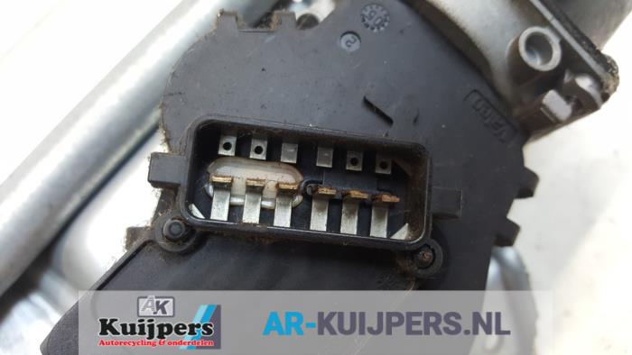 Wiper motor + mechanism from a Renault Kangoo (KC) 1.5 dCi 80 2005