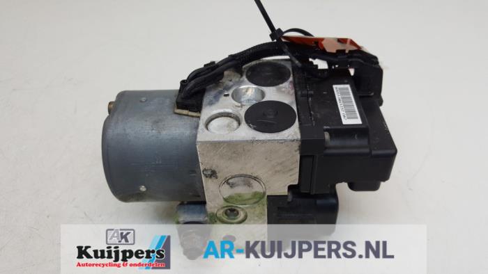 Usagé Bloc ABS Subaru Legacy Wagon (BH) 2.0 16V Prix € 50,00 Règlement à la marge proposé par Autorecycling Kuijpers