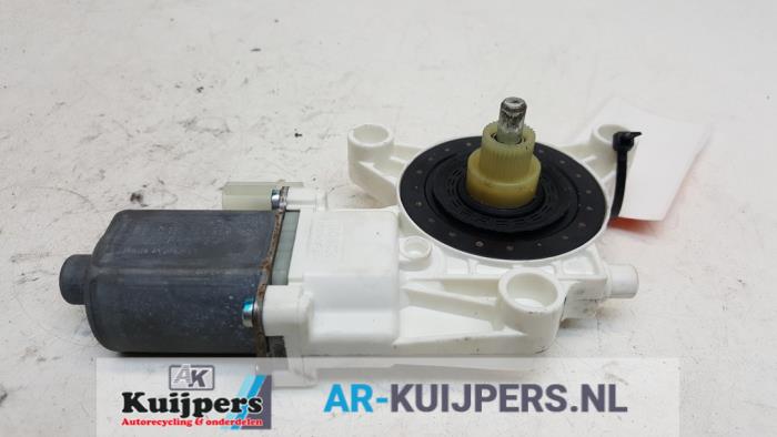 Usados Motor de ventanilla de puerta Dodge Avenger (JS) 2.0 16V Precio € 15,00 Norma de margen ofrecido por Autorecycling Kuijpers