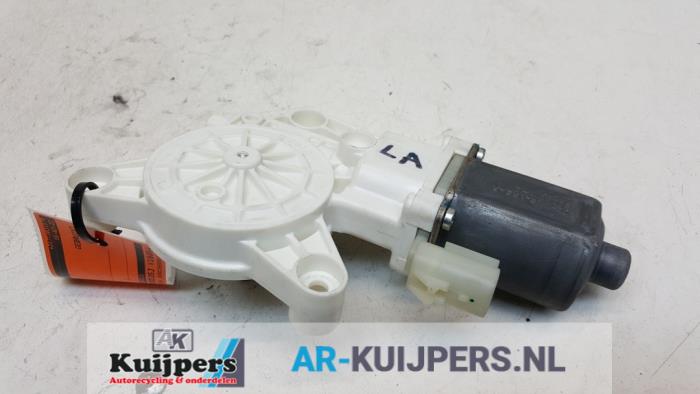 Usados Motor de ventanilla de puerta Dodge Avenger (JS) 2.0 16V Precio € 15,00 Norma de margen ofrecido por Autorecycling Kuijpers