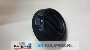 Usados Interruptor faro lhv Renault Master II (FD/HD) 2.5 D Precio € 10,00 Norma de margen ofrecido por Autorecycling Kuijpers
