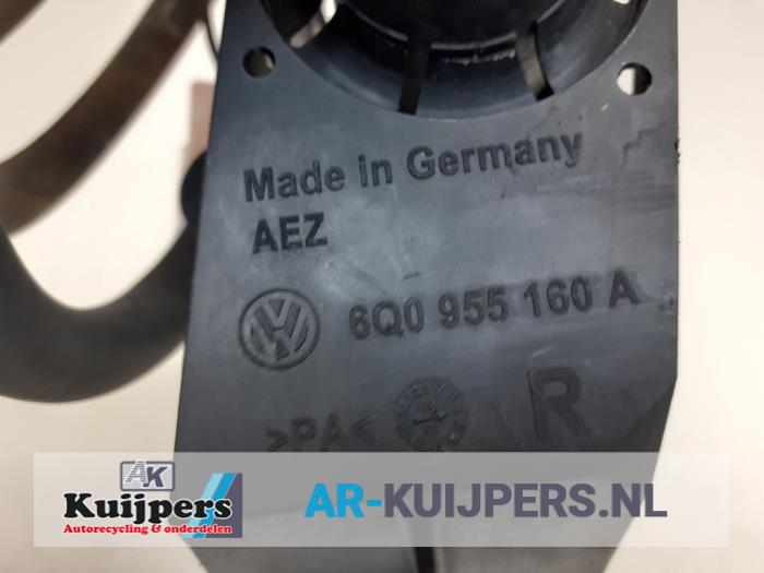 Headlight washer from a Volkswagen Polo IV (9N1/2/3) 1.2 2008