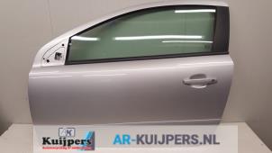 Używane Drzwi lewe wersja 2-drzwiowa Opel Astra H GTC (L08) 1.7 CDTi 16V Cena € 80,00 Procedura marży oferowane przez Autorecycling Kuijpers