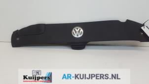Usados Chapa protectora motor Volkswagen Phaeton (3D) 6.0 W12 48V 4Motion Precio € 35,00 Norma de margen ofrecido por Autorecycling Kuijpers