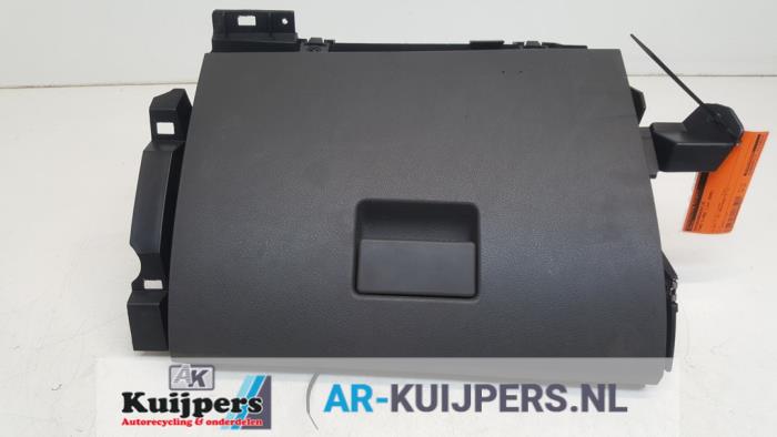 Begagnade Handskfack Ford C-Max (DM2) 1.8 16V Pris € 20,00 Marginaltabell erbjuds av Autorecycling Kuijpers