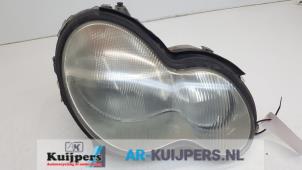 Used Headlight, right Mercedes C (W203) 2.0 C-180 16V Price € 20,00 Margin scheme offered by Autorecycling Kuijpers
