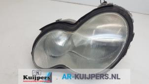 Used Headlight, left Mercedes C (W203) 2.0 C-180 16V Price € 20,00 Margin scheme offered by Autorecycling Kuijpers