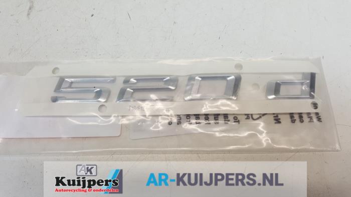 Begagnade Emblem BMW 5 serie (F10) 520d 16V Performance Power Kit Pris € 25,00 Marginaltabell erbjuds av Autorecycling Kuijpers