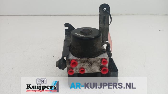 Begagnade ABS-pump Jeep Cherokee/Liberty (KJ) 2.4 16V Pris € 70,00 Marginaltabell erbjuds av Autorecycling Kuijpers