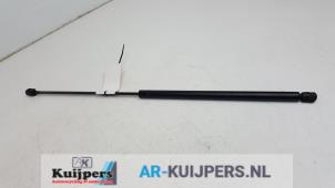 Used Bonnet gas strut, right Mercedes S (W220) 3.2 S-320 18V Price € 20,00 Margin scheme offered by Autorecycling Kuijpers