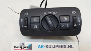 Usagé Commutateur lumière Volvo XC70 (BZ) 2.4 D5 20V AWD Prix € 18,00 Règlement à la marge proposé par Autorecycling Kuijpers