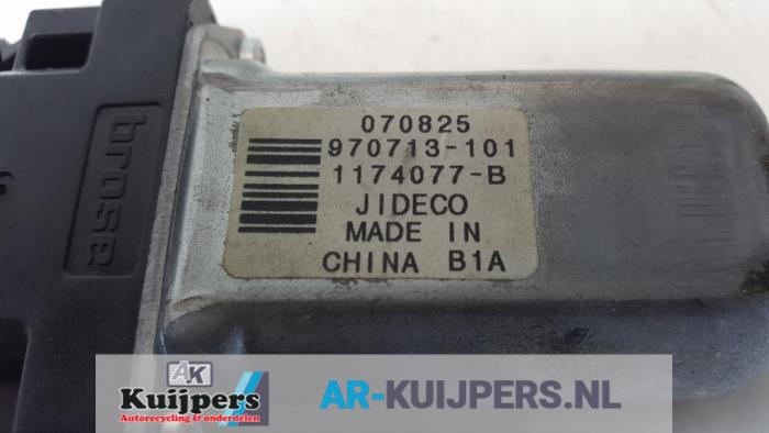Usados Motor de ventanilla de puerta Volvo XC70 (BZ) 2.4 D5 20V AWD Precio € 15,00 Norma de margen ofrecido por Autorecycling Kuijpers