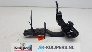 Used Tailgate hinge Volvo XC70 (BZ) 2.4 D5 20V AWD Price € 18,00 Margin scheme offered by Autorecycling Kuijpers