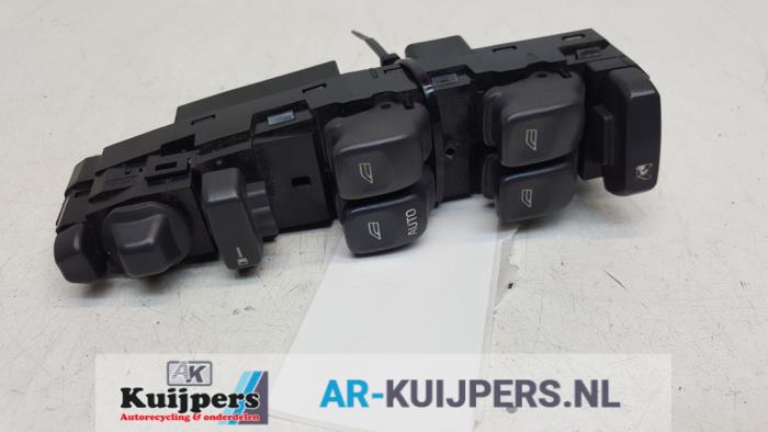 Usados Interruptor de ventanilla eléctrica Volvo V40 (VW) 1.8 16V Precio € 20,00 Norma de margen ofrecido por Autorecycling Kuijpers