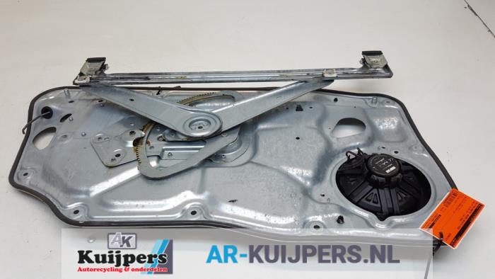 Window mechanism 4-door, front right from a Volvo XC70 (BZ) 2.4 D5 20V AWD 2008