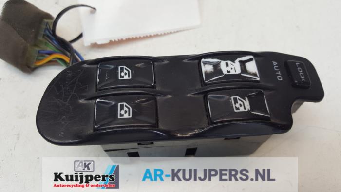Używane Przelacznik combi okienny Ssang Yong Musso 2.9TD Cena € 25,00 Procedura marży oferowane przez Autorecycling Kuijpers
