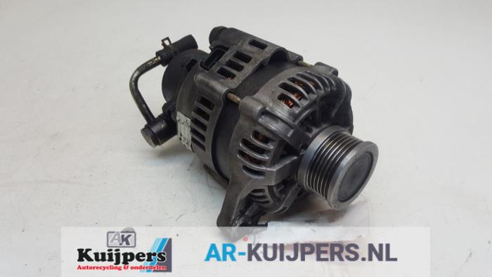 Dynamo van een Kia Carens II (FJ) 2.0 CRDI 16V 2004