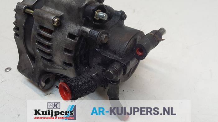 Dynamo van een Kia Carens II (FJ) 2.0 CRDI 16V 2004