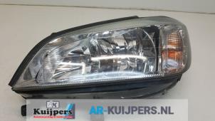 Używane Reflektor lewy Opel Zafira (F75) 1.6 16V Cena € 20,00 Procedura marży oferowane przez Autorecycling Kuijpers