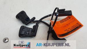Used Front windscreen washer jet BMW 5 serie Touring (E39) 525i 24V Price € 25,00 Margin scheme offered by Autorecycling Kuijpers