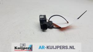 Usados Sensor de airbag Mitsubishi Pajero Canvas Top (V6/7) 3.2 DI-D 16V Precio € 15,00 Norma de margen ofrecido por Autorecycling Kuijpers