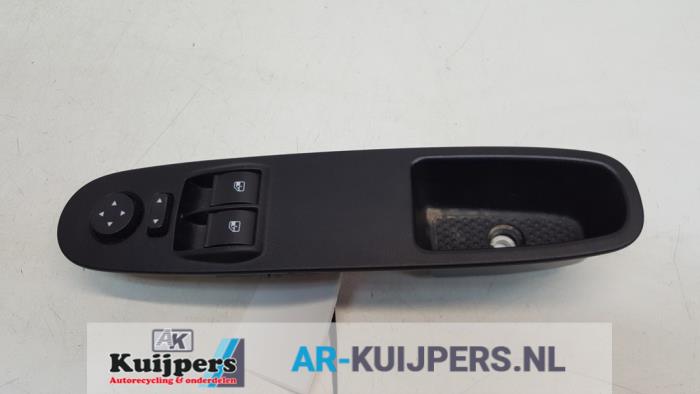Używane Przelacznik combi okienny Fiat Punto Evo (199) 1.3 JTD Multijet 85 16V Euro 5 Cena € 25,00 Procedura marży oferowane przez Autorecycling Kuijpers