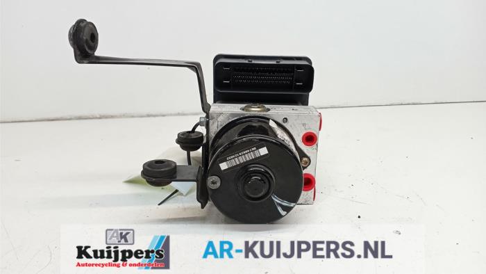 Begagnade ABS-pump Ford Focus C-Max 1.8 16V Pris € 40,00 Marginaltabell erbjuds av Autorecycling Kuijpers