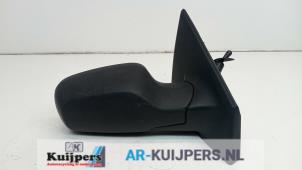 Used Wing mirror, right Renault Clio III (BR/CR) 1.2 16V 75 Price € 10,00 Margin scheme offered by Autorecycling Kuijpers