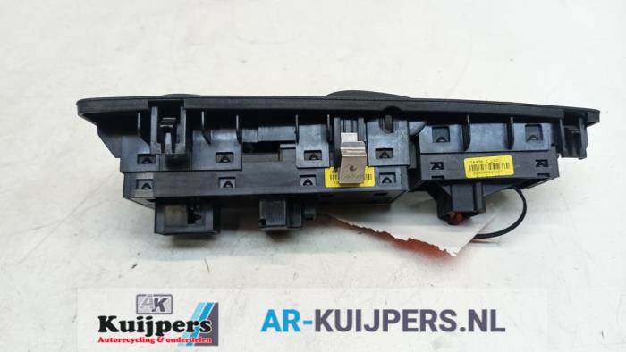Multi-functional window switch from a Fiat Bravo (198A) 1.4 T-Jet 16V 150 2008