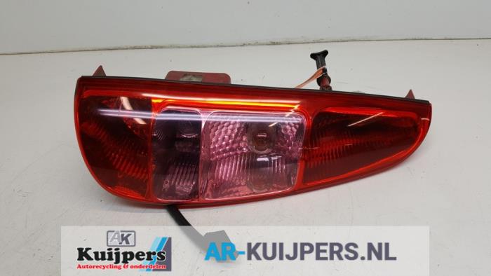 Taillight, left from a Peugeot 807 2.2 16V 2003