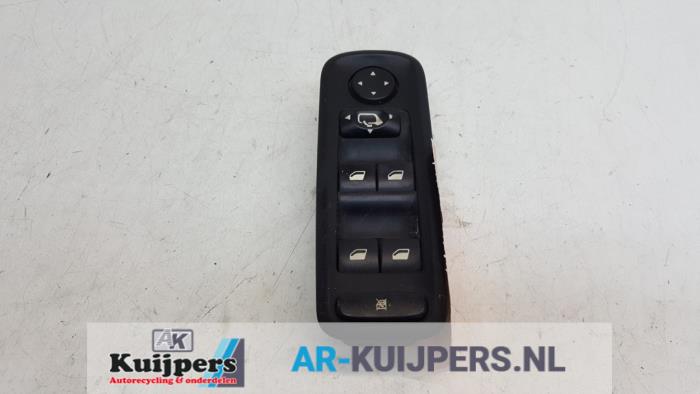 Usados Interruptor combinado de ventanillas Peugeot 807 2.2 16V Precio € 30,00 Norma de margen ofrecido por Autorecycling Kuijpers
