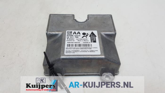 Opel Zafira B Airbag porte avant 1601761400B052421