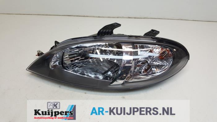 Używane Reflektor lewy Chevrolet Lacetti (KLAN) 1.4 16V Cena € 50,00 Procedura marży oferowane przez Autorecycling Kuijpers