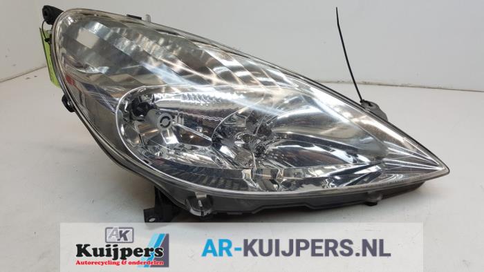 Używane Reflektor prawy Peugeot 607 (9D/U) 2.9 V6 24V Cena € 125,00 Procedura marży oferowane przez Autorecycling Kuijpers