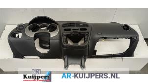 Used Dashboard Seat Toledo (5P2) 2.0 FSI 16V Price € 150,00 Margin scheme offered by Autorecycling Kuijpers