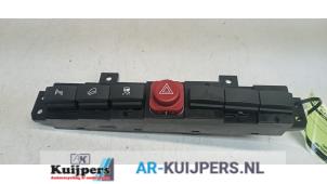 Używane Przelacznik swiatel awaryjnych Opel Antara (LA6) 2.4 16V 4x4 Cena € 20,00 Procedura marży oferowane przez Autorecycling Kuijpers
