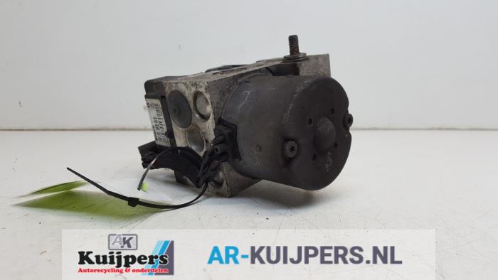 Usagé Bloc ABS Volvo V40 (VW) 1.6 16V Prix € 30,00 Règlement à la marge proposé par Autorecycling Kuijpers