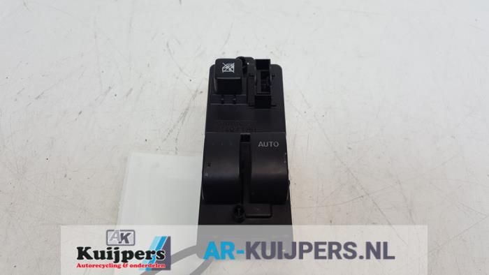 Usados Interruptor de ventanilla eléctrica Mazda RX-8 (SE17) 1.3 Renesis Precio € 50,00 Norma de margen ofrecido por Autorecycling Kuijpers
