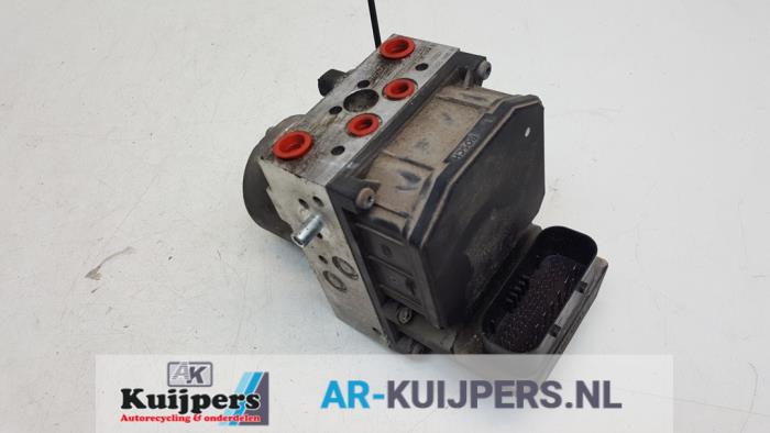 Usagé Bloc ABS Mazda RX-8 (SE17) 1.3 Renesis Prix € 74,00 Règlement à la marge proposé par Autorecycling Kuijpers