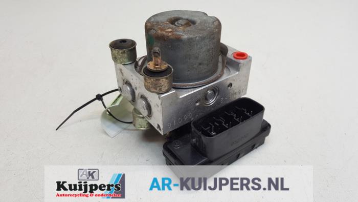 Begagnade ABS-pump Toyota Yaris (P1) 1.3 16V VVT-i Pris € 35,00 Marginaltabell erbjuds av Autorecycling Kuijpers